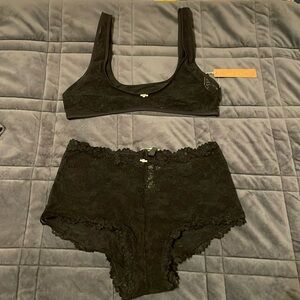 NWT-Skims stretch lace set with rosettes